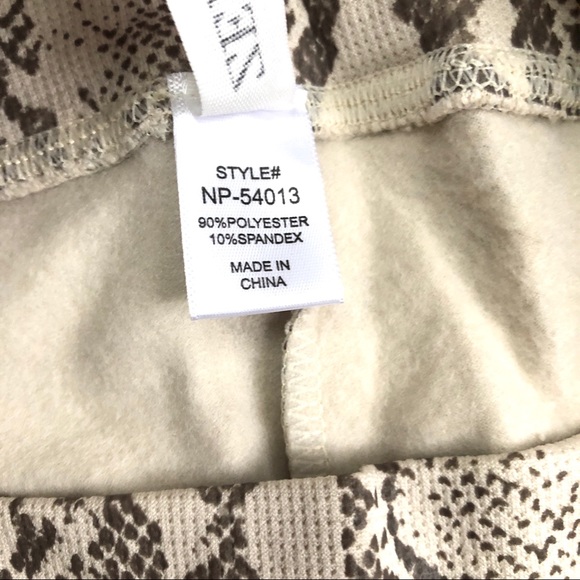 ❗️LOWEST PRICE Snakeskin Print Fleece Lined Mocha Tan Zenana Leggings - Picture 5 of 6